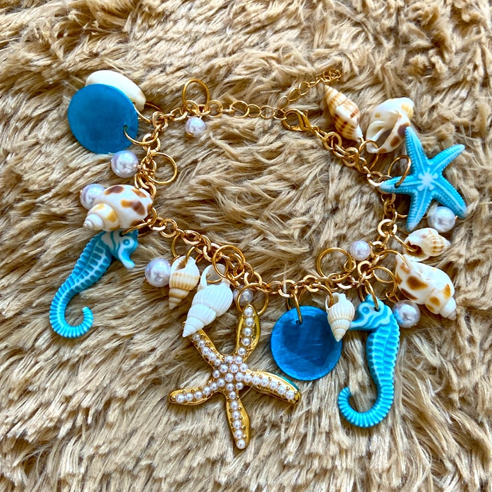 NWOT sea shell themed bracelet